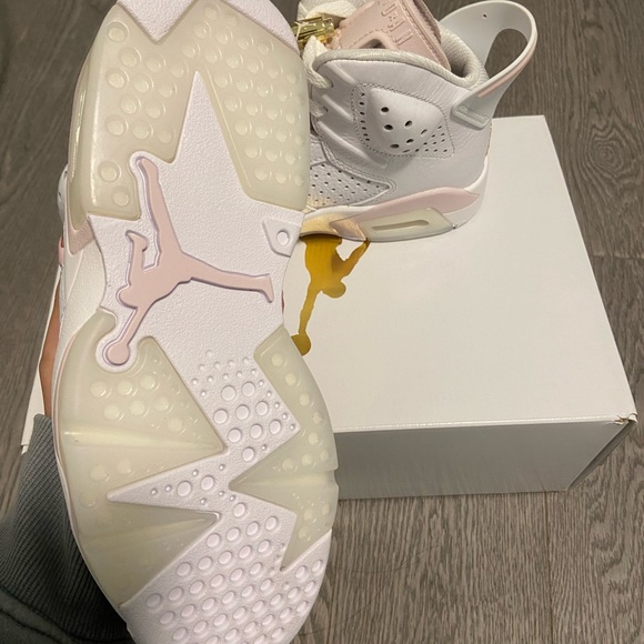 AIR JORDAN 6 GOLD HOOPS NEVER WORN - Picture 8 of 8